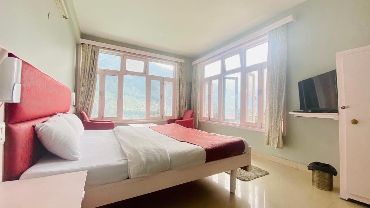 Hotel Meadows Manali Esterno foto