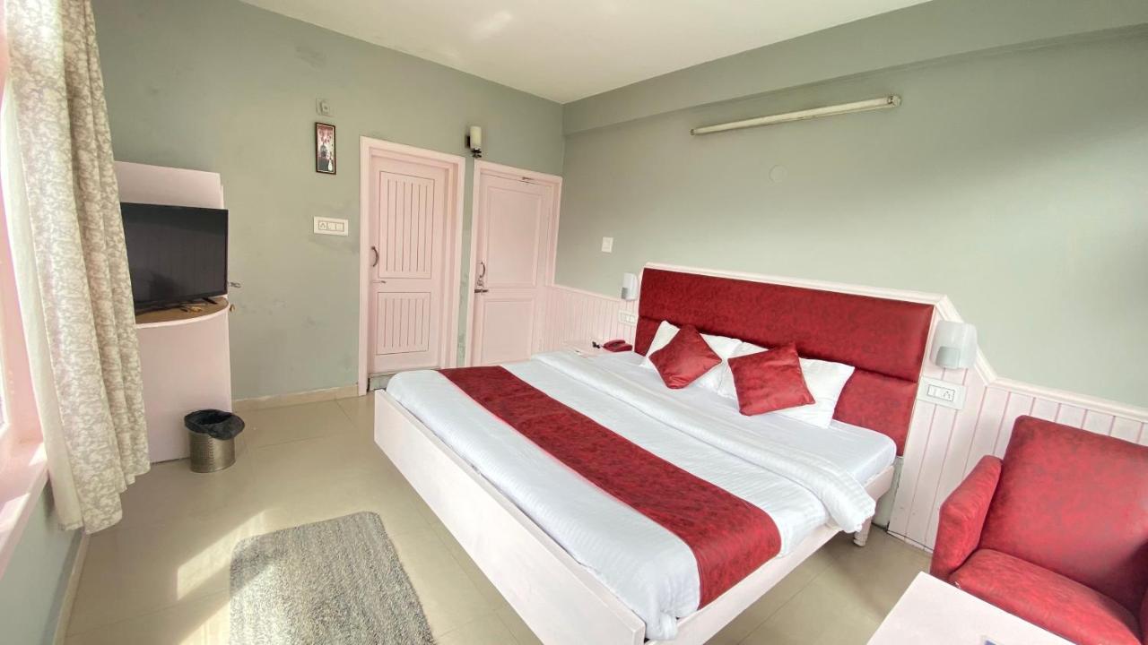 Hotel Meadows Manali Esterno foto