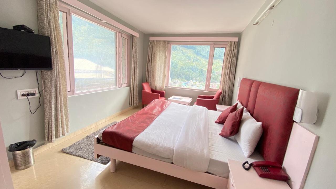 Hotel Meadows Manali Esterno foto
