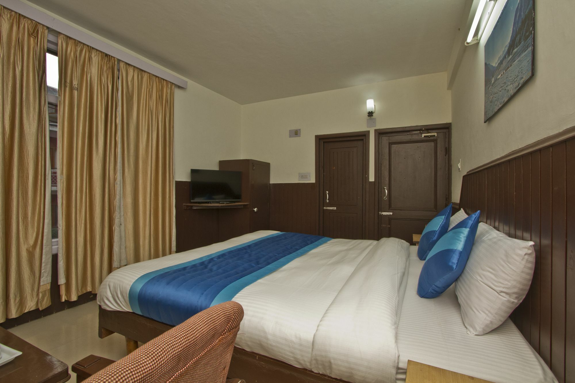 Hotel Meadows Manali Esterno foto