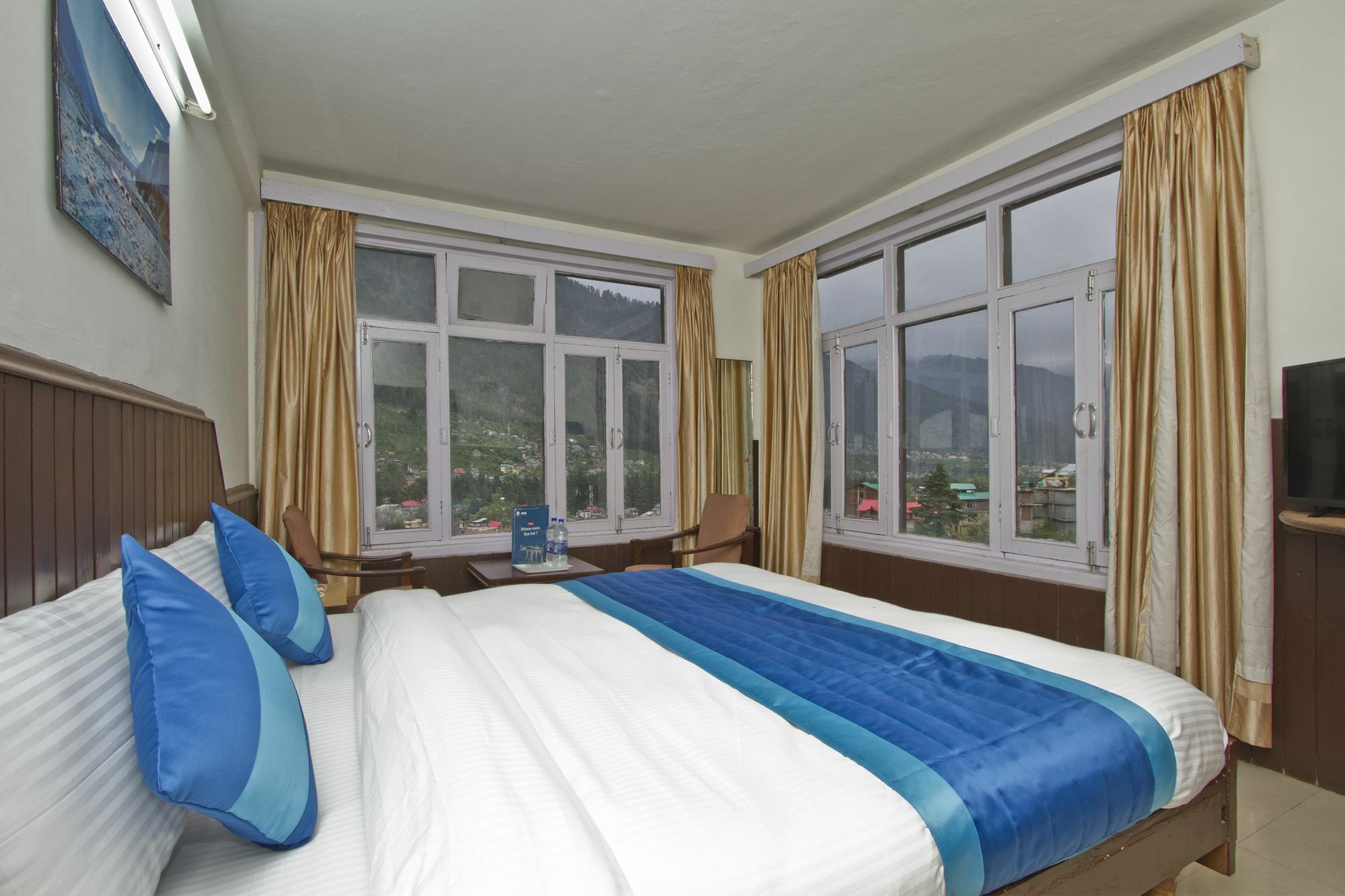 Hotel Meadows Manali Esterno foto